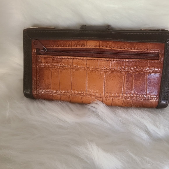 Faux Alligator Leather Tan Western Silver Embellishment Heart Snap Close Wallet - Picture 4 of 4